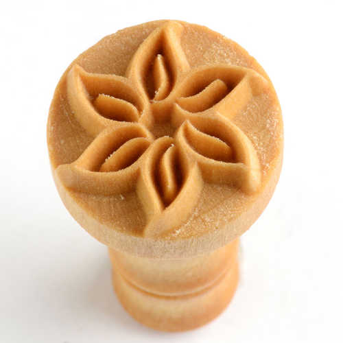 SCM - 059 - FLOWER OUTLINE  - MEDIUM ROUND STAMP