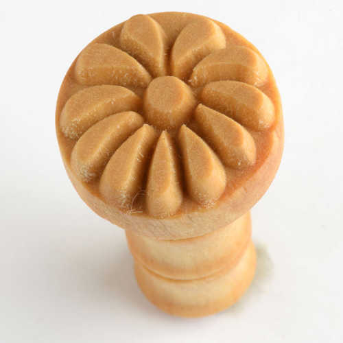 SCM - 101 - DAISY - MEDIUM ROUND STAMP